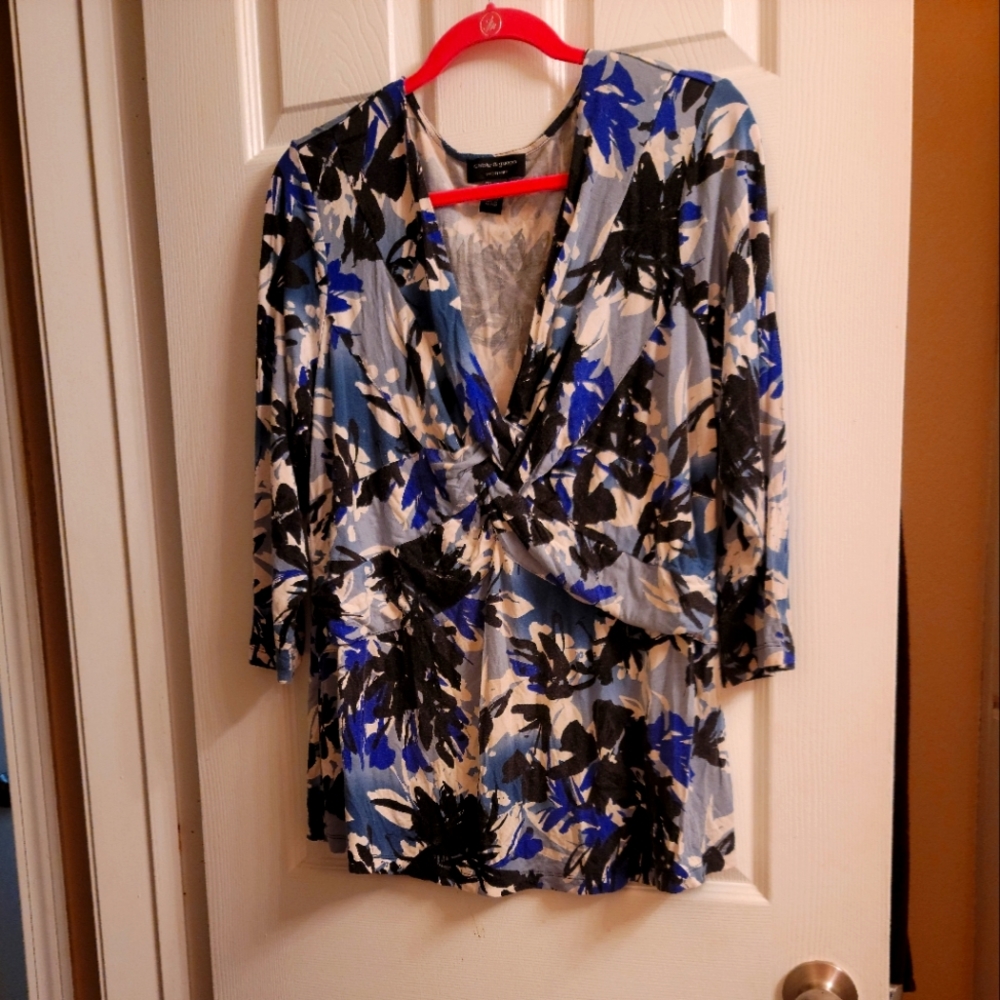 Cable & Gauge Woman Longsleeve Top Black, White, Blue Size 1x Used
